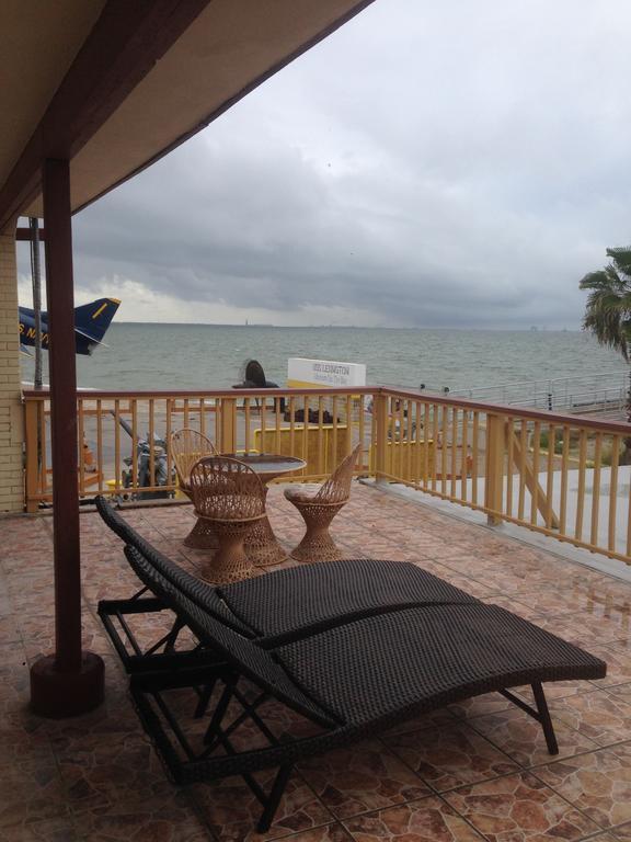 Capri Beach Hotel คอร์ปัสคริสตี ภายนอก รูปภาพ